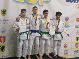 Medaliści Pucharu Polski młodzików w judo w kategorii 46 kg. Pierwszy z lewej Bartosz Bogacz z Błękitnych Tarnów